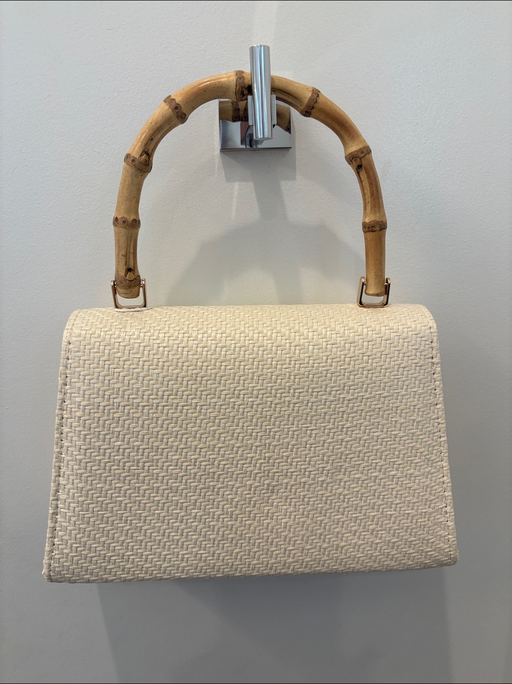 NWT Tommy Bahama woven handbag with bamboo strap - Picture 3 of 7